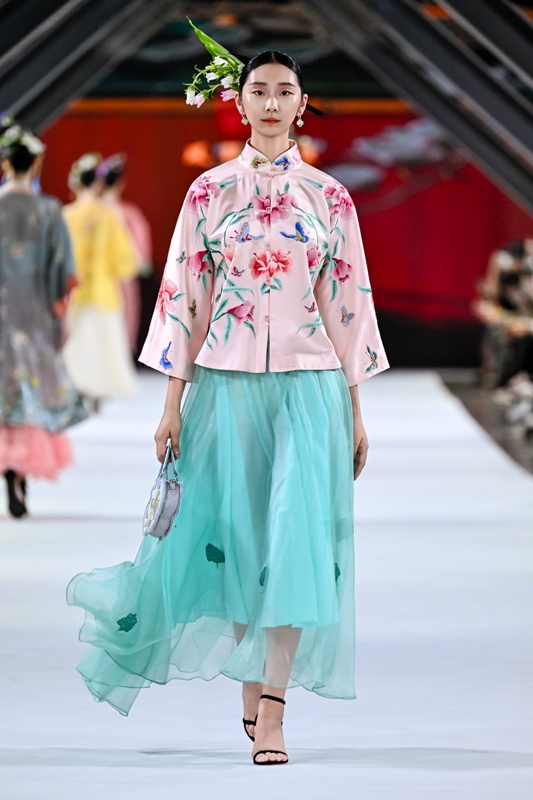 风范汉服·万象新生 (1).jpg