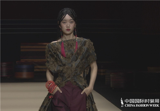 素白·马乖.jpg