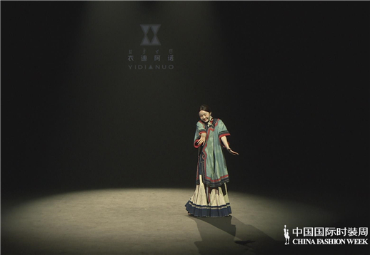 衣迪阿诺·梁燕 北服日.jpg